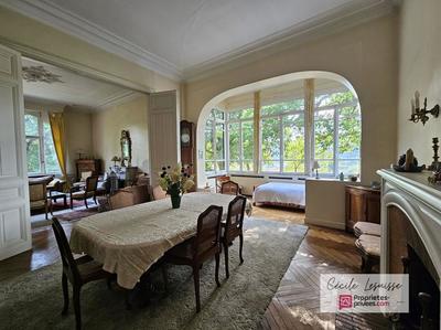 Maison - 451 m² - 15 pièces