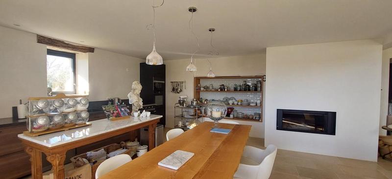 Maison - 260 m² - 6 pièces