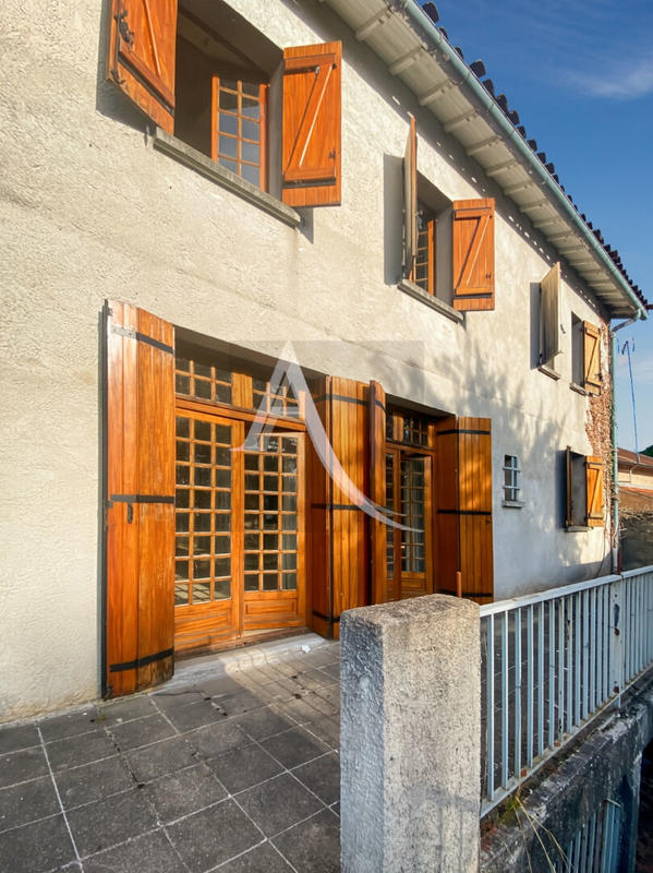 Maison - 230 m² - 7 pièces
