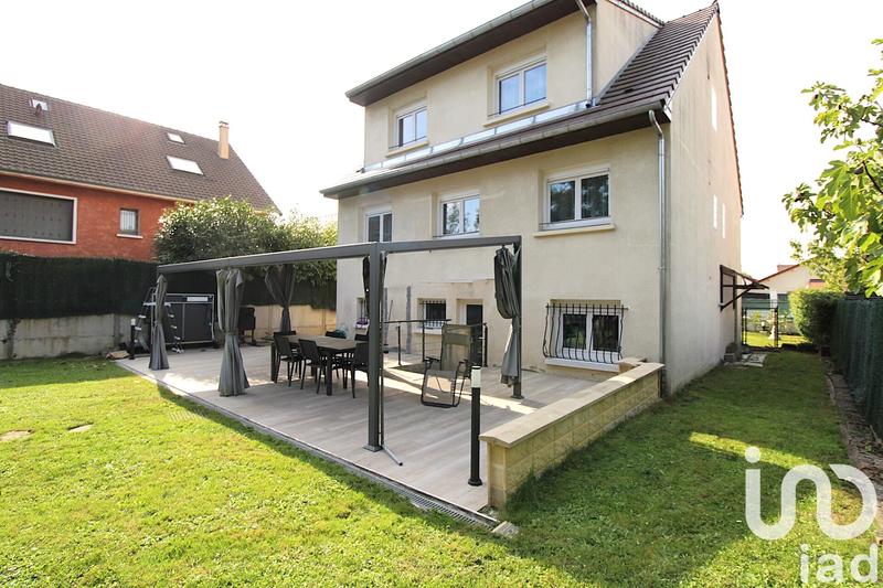 Maison - 200 m² - 8 pièces