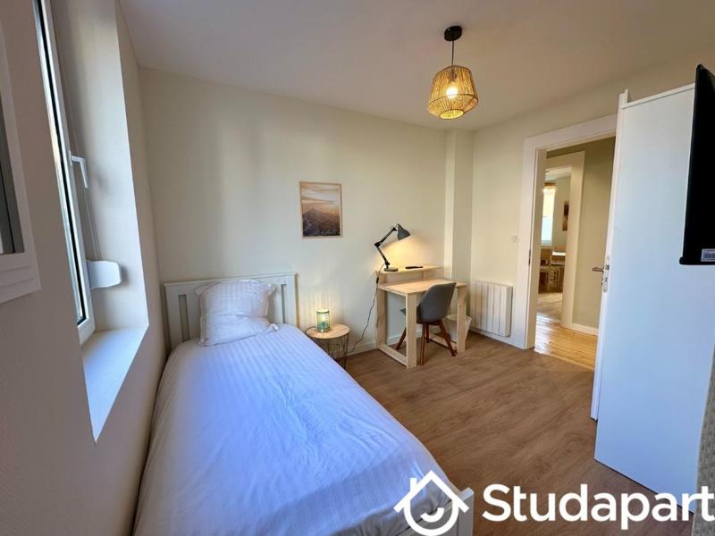 Chambre - 10 m² - 1 pièce