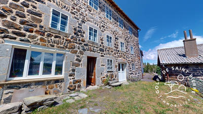 Maison - 110 m² - 9 pièces