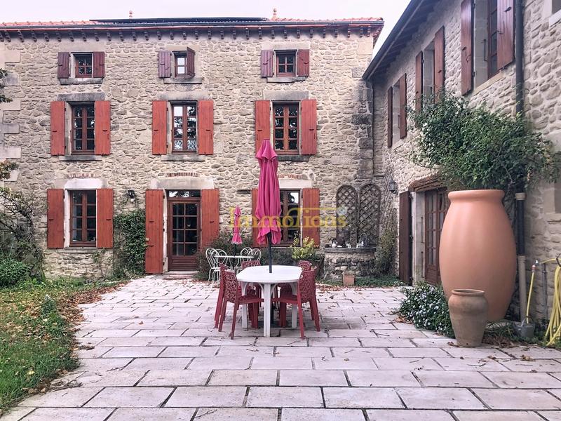 Maison - 354 m² - 12 pièces