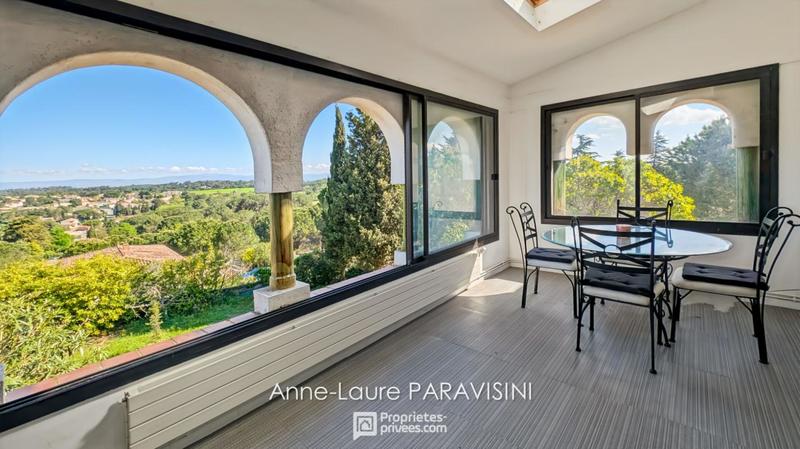 Maison - 270 m² - 10 pièces