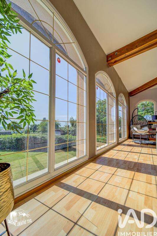 Maison - 219 m² - 9 pièces