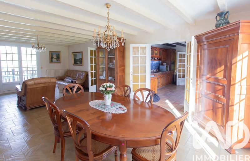 Maison - 208 m² - 9 pièces