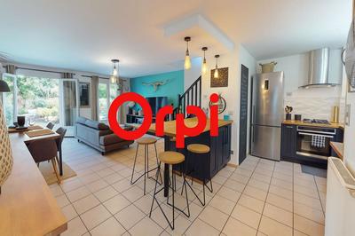 Maison - 98 m² - 5 pièces