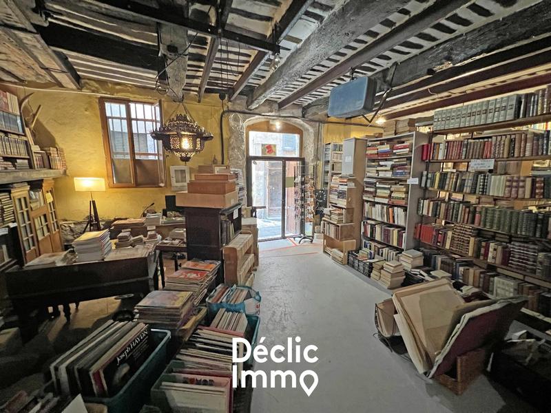 Atelier d'activités - 210 m² - 6 pièces