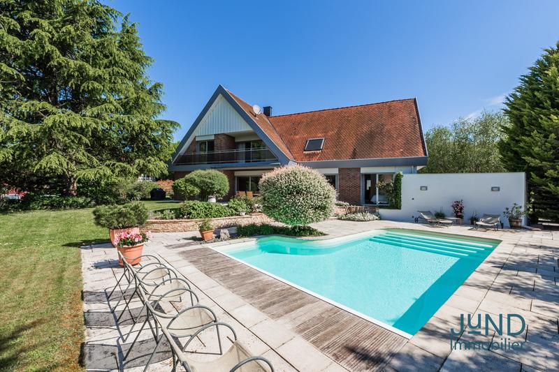 Maison - 280 m² - 8 pièces