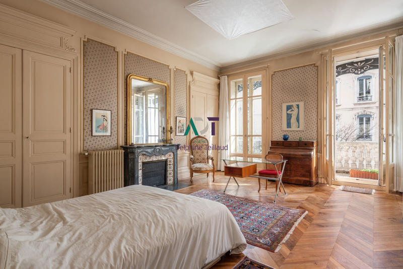 Appartement - 223 m² - 6 pièces