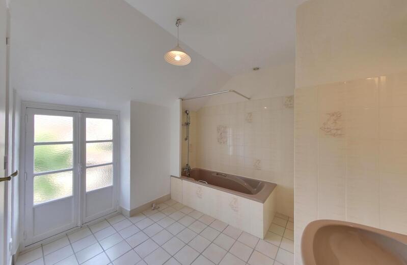 Maison - 244 m² - 10 pièces