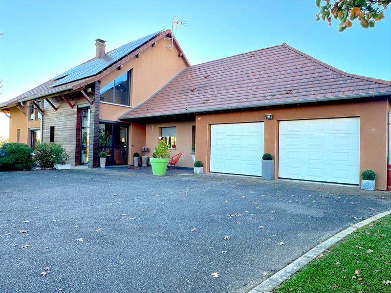Maison - 205 m² - 5 pièces