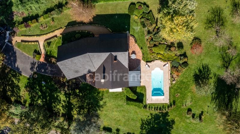 Maison - 300 m² - 10 pièces