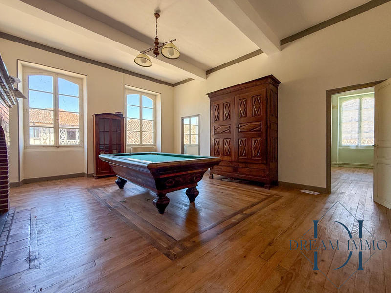 Maison ancienne - 380 m² - 15 pièces
