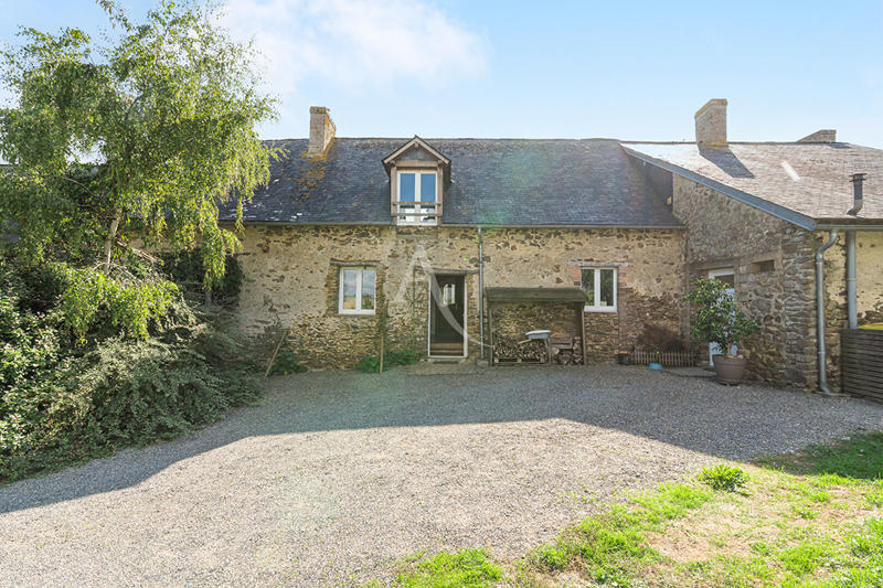 Maison - 250 m² - 8 pièces