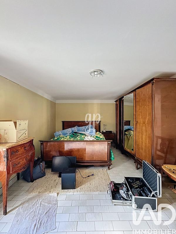 Maison - 233 m² - 7 pièces