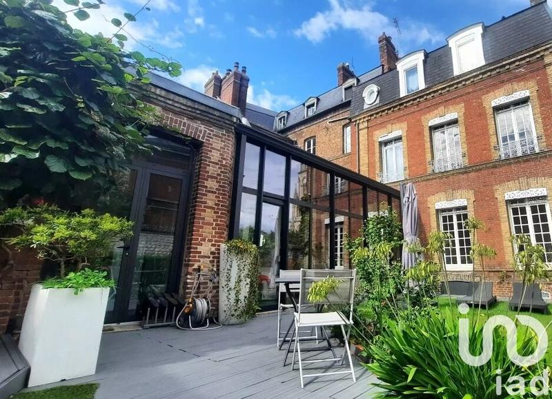 Maison - 230 m² - 8 pièces