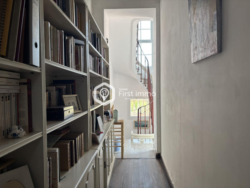 Maison - 328 m² - 10 pièces