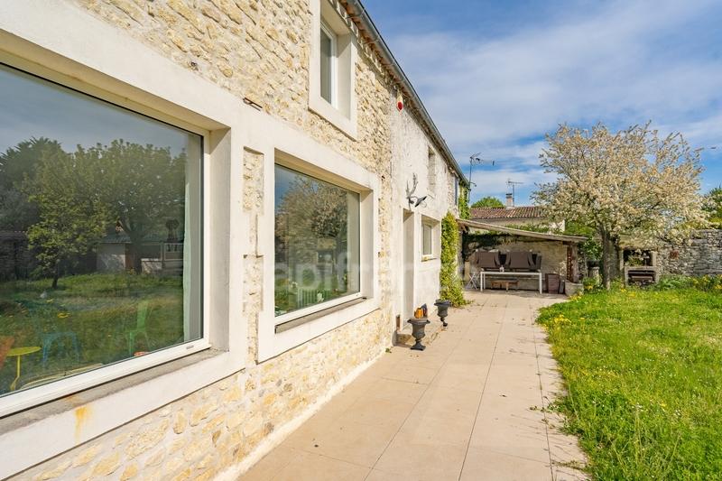 Maison - 267 m² - 8 pièces