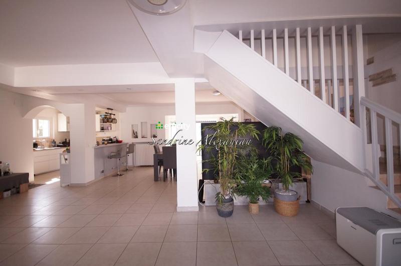 Maison - 280 m² - 7 pièces