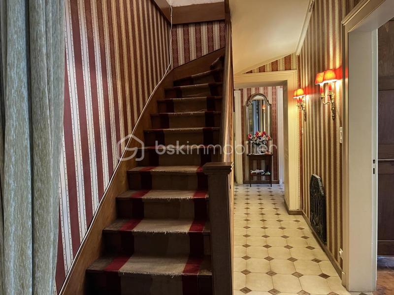 Maison - 308 m² - 9 pièces