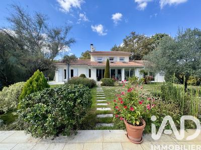 Maison - 200 m² - 7 pièces