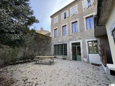 Maison de ville - 230 m² - 11 pièces
