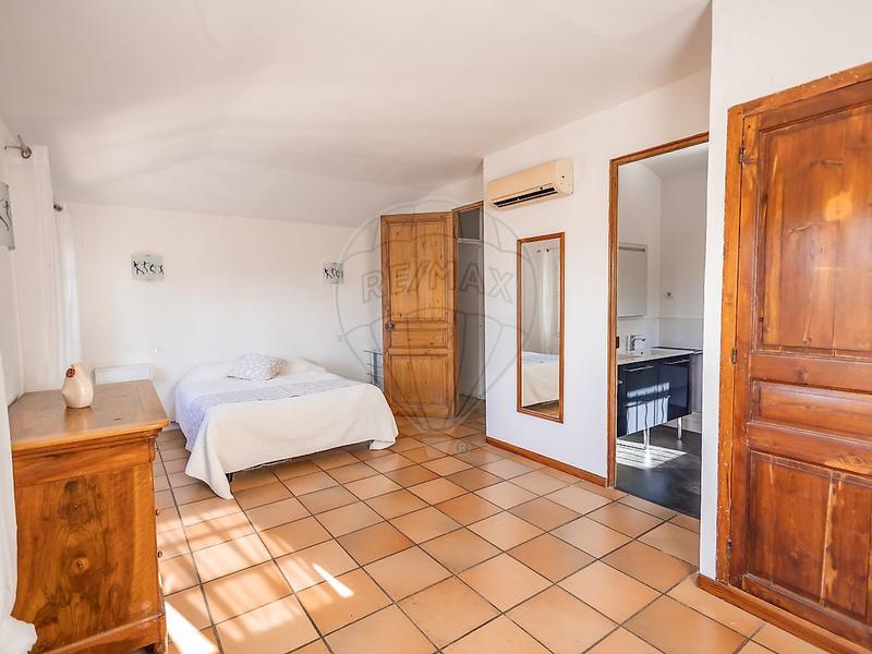 Maison - 218 m² - 8 pièces