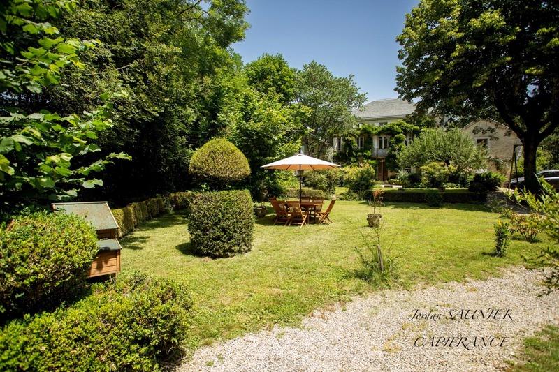 Demeure - 393 m² - 14 pièces