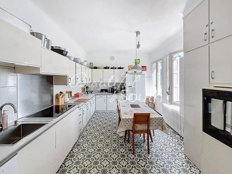 Maison - 200 m² - 9 pièces