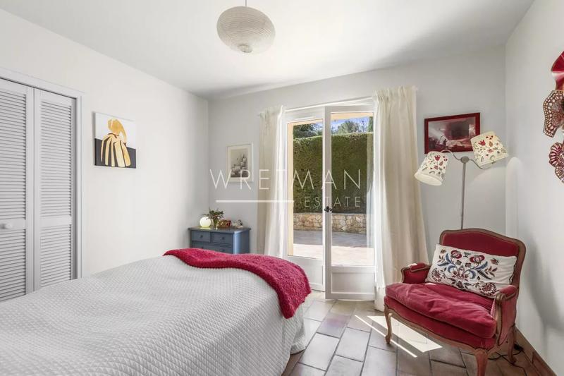 Maison - 218 m² - 9 pièces