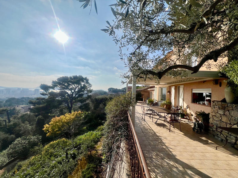 Maison - 200 m² - 6 pièces