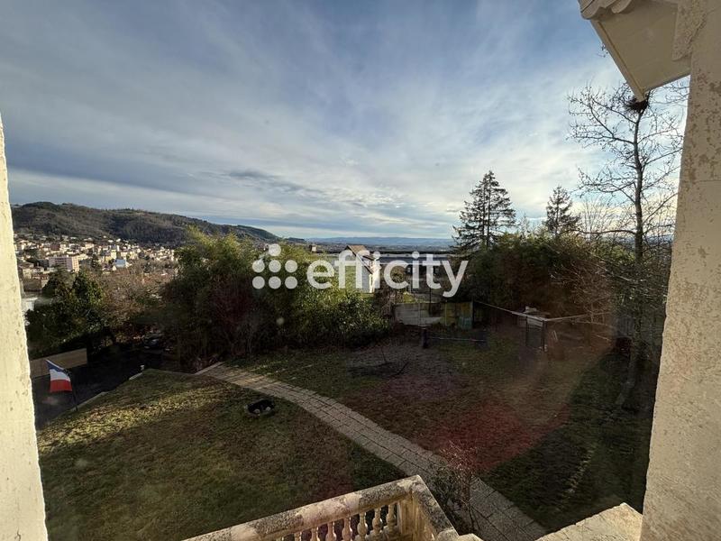 Maison - 270 m² - 11 pièces