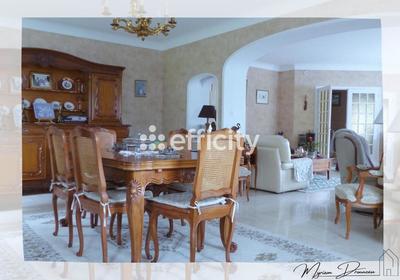 Maison - 200 m² - 6 pièces