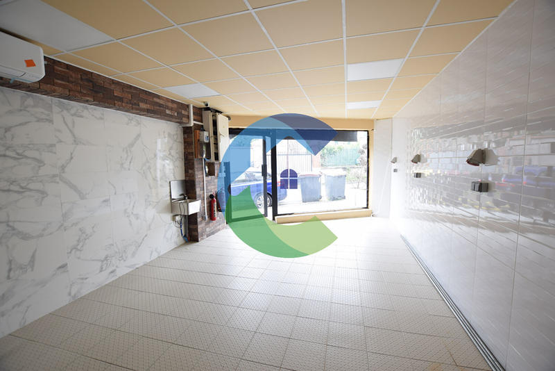 Local commercial - 92 m² - 2 pièces