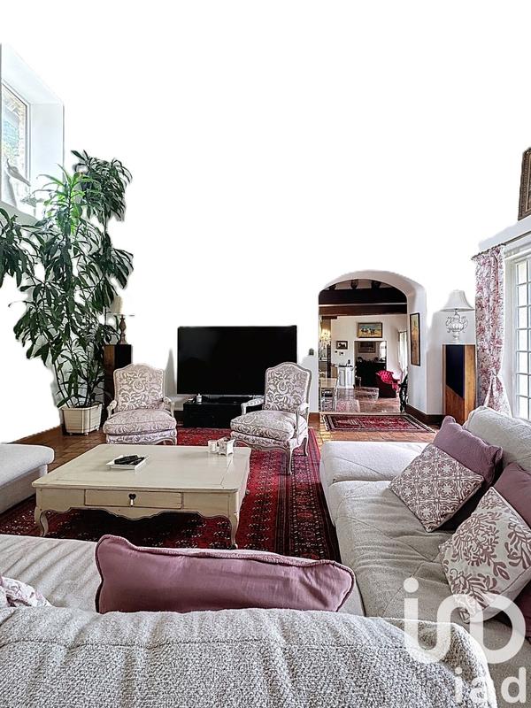 Maison de village - 570 m² - 15 pièces