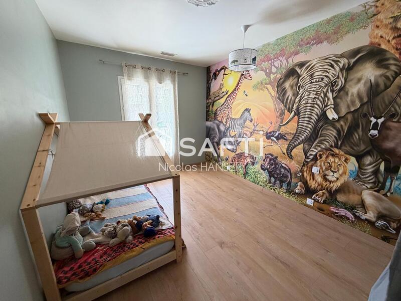 Maison - 219 m² - 7 pièces