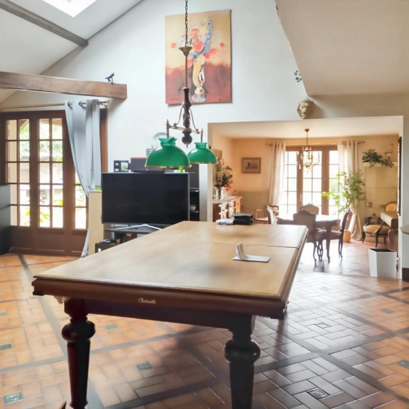 Maison - 211 m² - 7 pièces