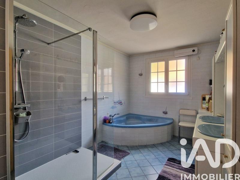 Maison - 239 m² - 9 pièces