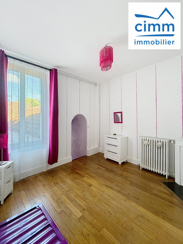 Maison traditionnelle - 159 m² - 4 pièces