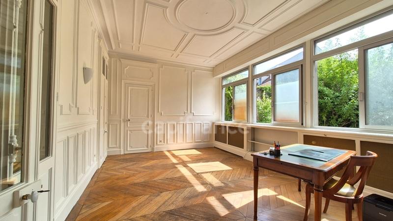 Local commercial - 85 m² - 4 pièces