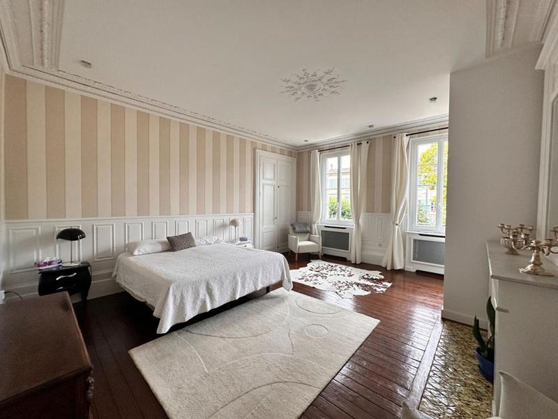 Maison - 292 m² - 8 pièces