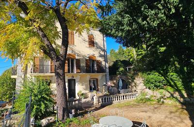 Maison - 378 m² - 7 pièces