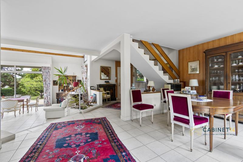 Maison contemporaine - 250 m² - 8 pièces