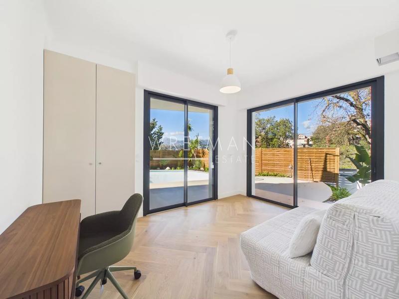 Villa - 212 m² - 6 pièces