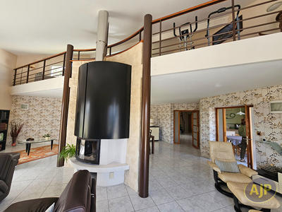 Maison - 240 m² - 6 pièces