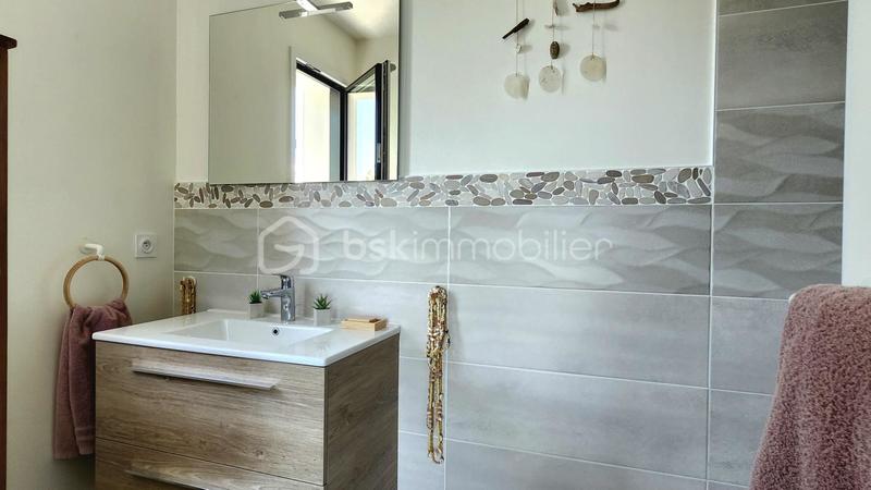 Maison - 202 m² - 7 pièces