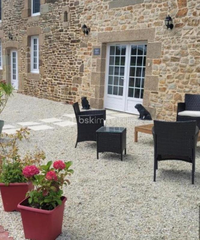 Maison de village - 330 m² - 10 pièces