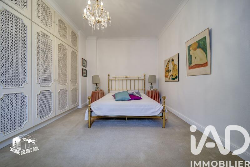 Maison - 464 m² - 12 pièces