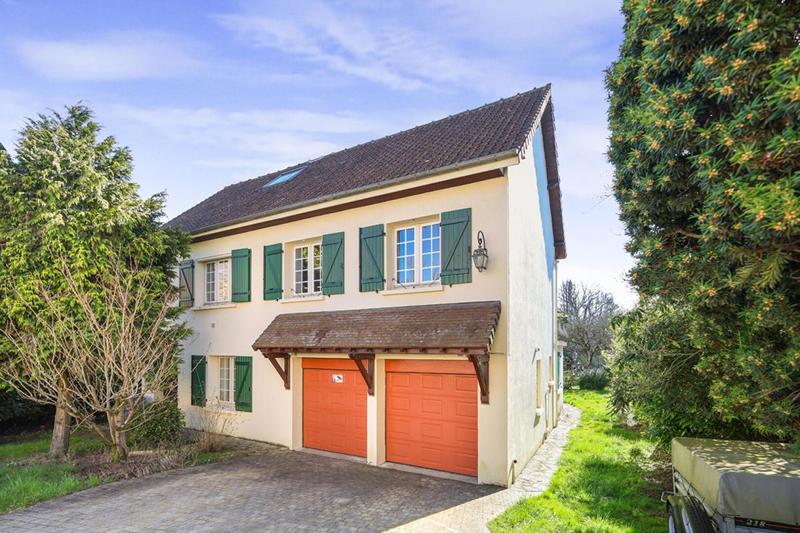 Maison - 247 m² - 8 pièces
